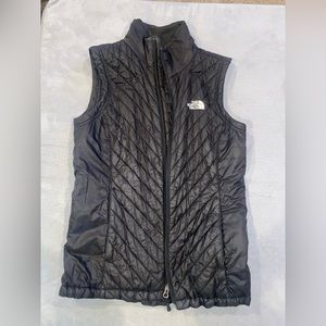 Women’s The North Face black puffer vest
